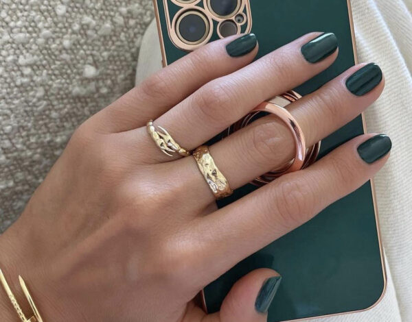 Temno zeleni lak za nohte