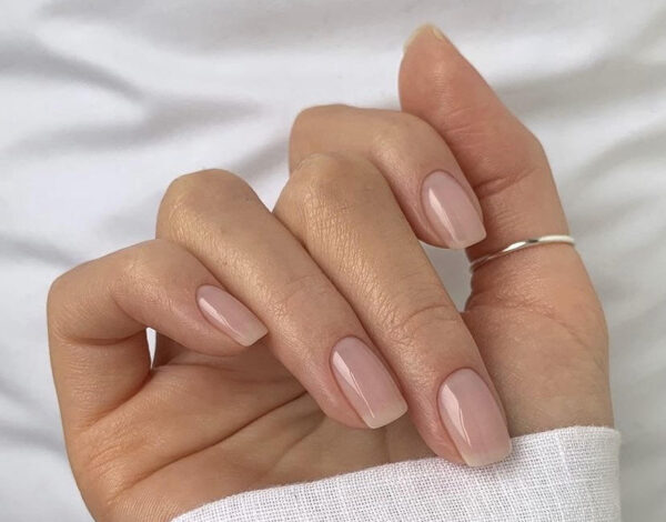 'komaj opazni' laki za nohte