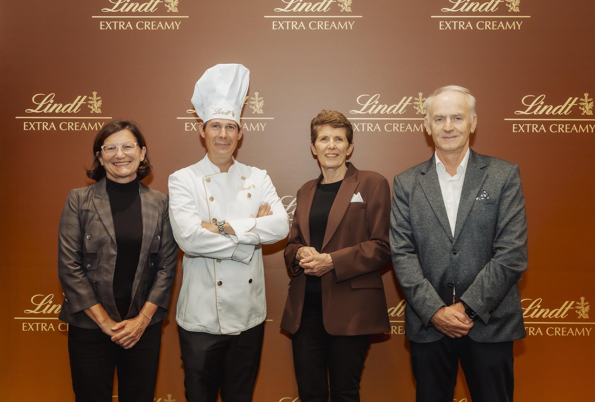 Direktorica Magistrat International, ga. Jožica Brcar, mojster čokolade Stefan Bruderer,  ga. Helena Draškovič, Magistrat International, in g. Jože Mermal,  predsednik upravnega odbora BTC d.d.
